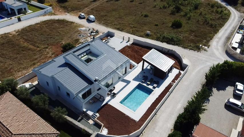 ISTRIA, SVETVINČENAT - Designer one-story house with an atrium! New construction!