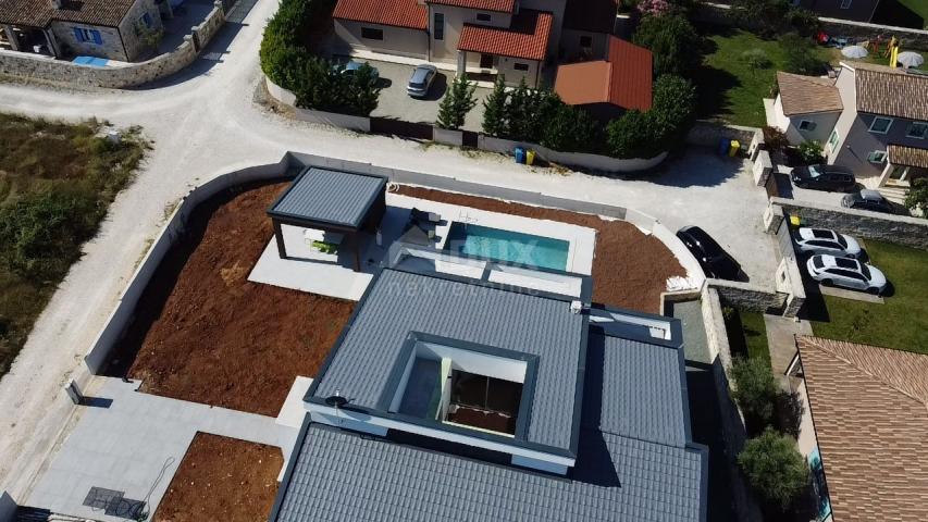 ISTRIA, SVETVINČENAT - Designer one-story house with an atrium! New construction!