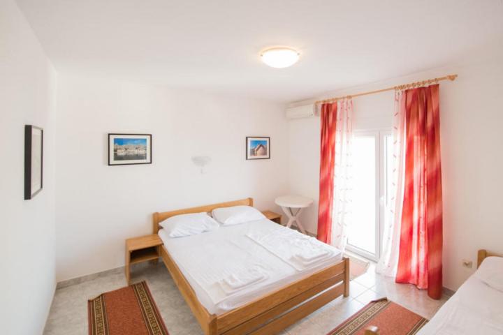 Omiš, Lokva Rogoznica, hotel-pansion, ukupno NKP 825 m2