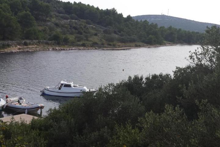 Pirovac, jedinstveno građevinsko zemljište, prvi red do mora