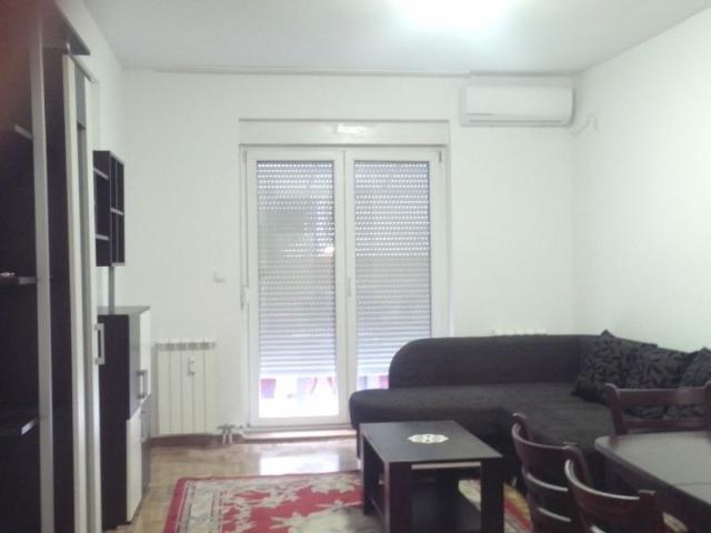 Vukov spomenik dvosoban, novogradnja, renoviran, moderno namešten 550€