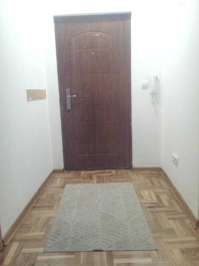 Vukov spomenik dvosoban, novogradnja, renoviran, moderno namešten 550€