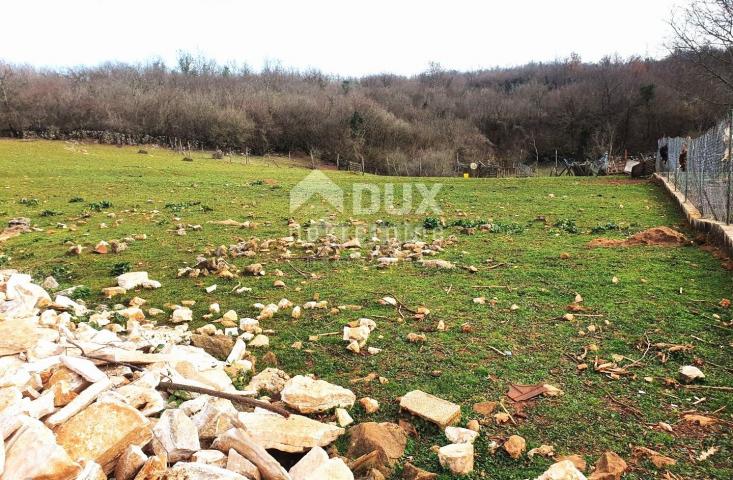 ISTRIEN, VIŠNJAN – Das letzte Baugrundstück im Baugebiet einer ruhigen Siedlung