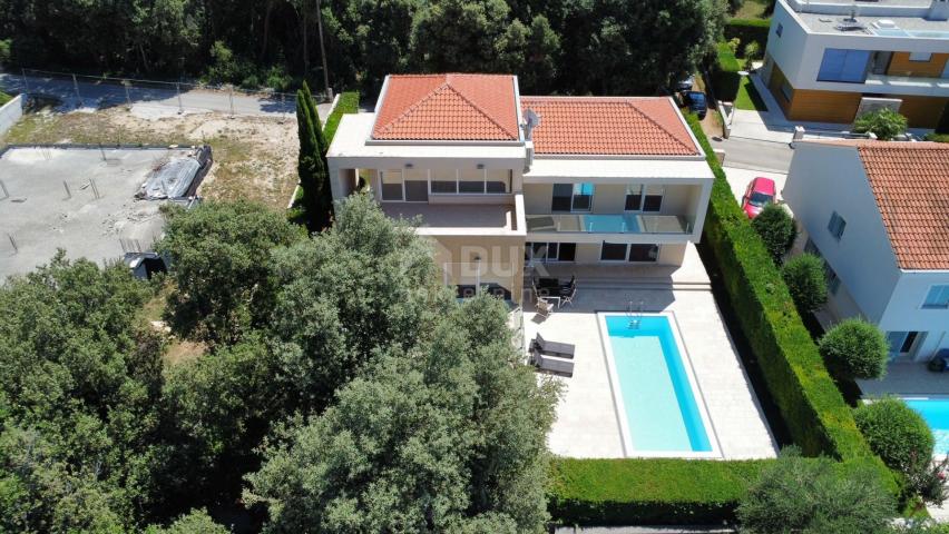 ZADAR, KOŽINO - Beautiful villa with a pool 100 m from the sea