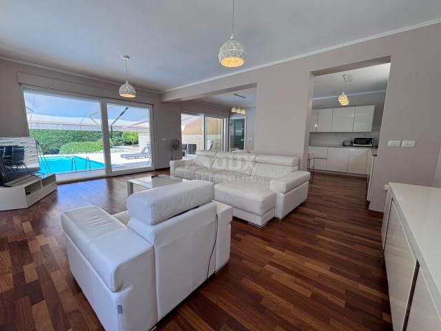 ZADAR, KOŽINO - Beautiful villa with a pool 100 m from the sea