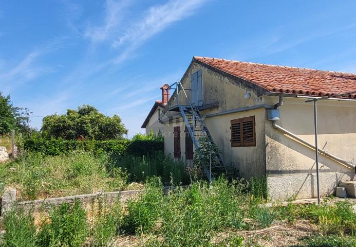 ISTRIA, LABIN - Detached house for adaptation with a sea view