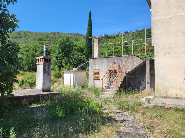 ISTRIA, LABIN - Detached house for adaptation with a sea view