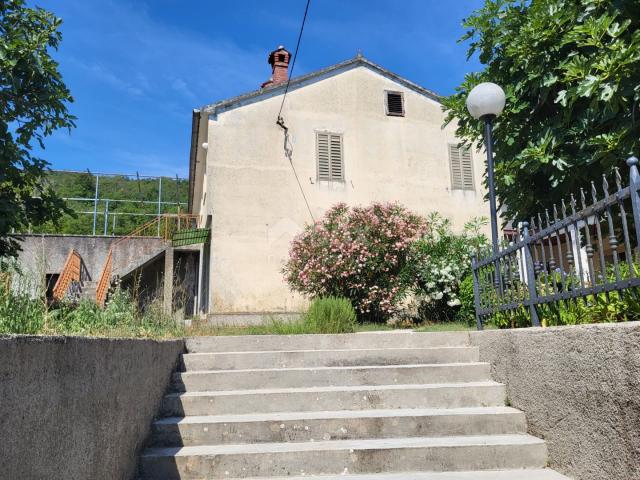 ISTRIEN, LABIN - Einfamilienhaus zur Anpassung mit Meerblick