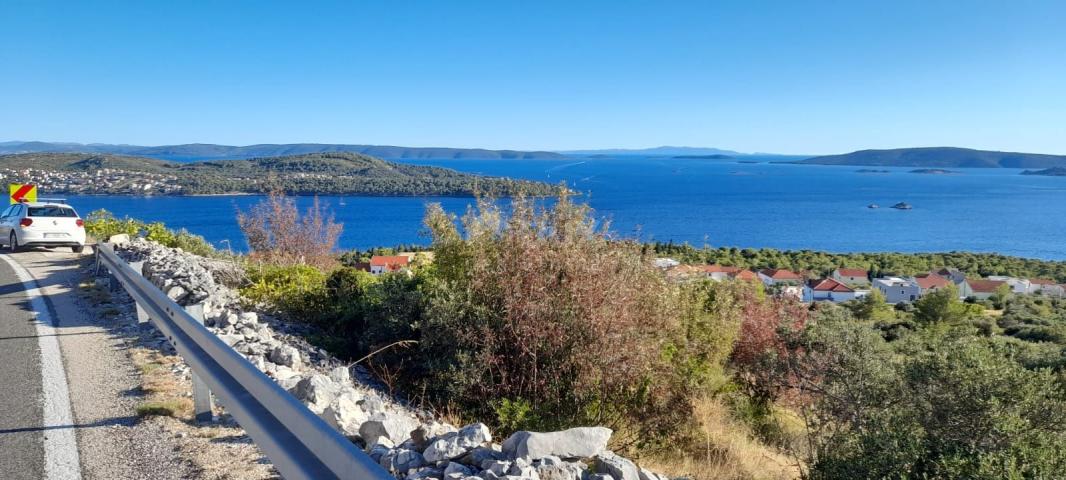 DALMACIJA, TROGIR - Građevinsko zemljište s pogledom na more 