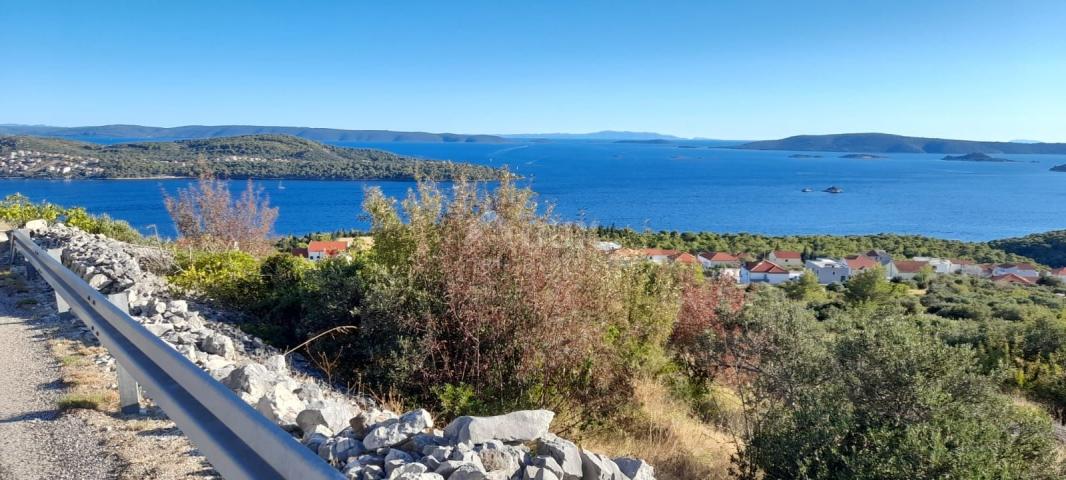 DALMACIJA, TROGIR - Građevinsko zemljište s pogledom na more 