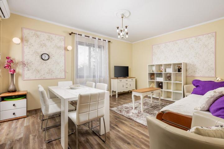 Opatija, kuća s 3 stana, NKP260m2, vrt, 200m od mora