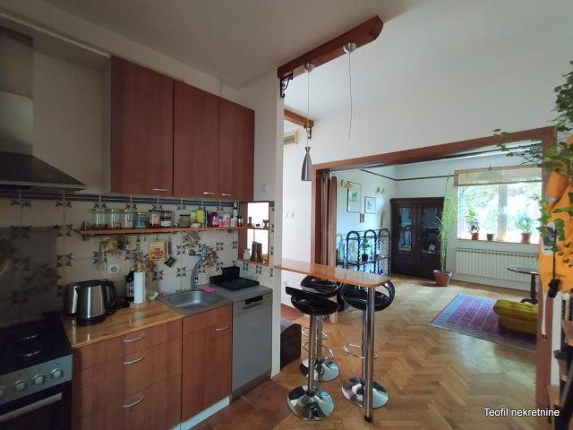 ZEMUN ZEMUN - KALVARIJA 280m2 , 349000e