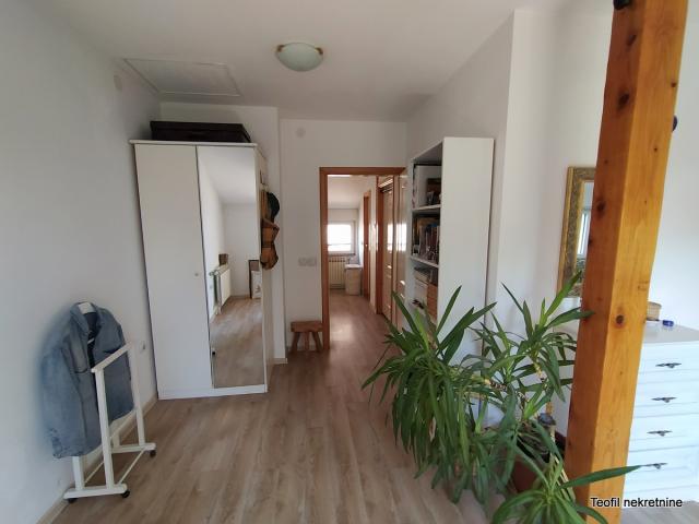 ZEMUN ZEMUN - KALVARIJA 280m2 , 349000e