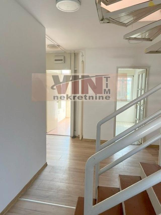 SAVSKI VENAC EKONOMSKI FAKULTET 76m2 , (T) , 185000e