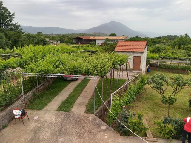 I am selling a property with a house on 10 minutes distance from Podgorica