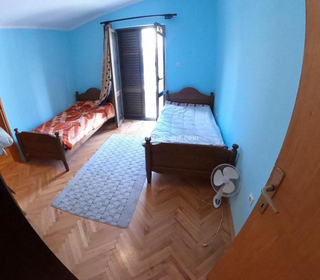 KLEINES FAMILIENHAUS ZU VERKAUFEN, PODGORICA