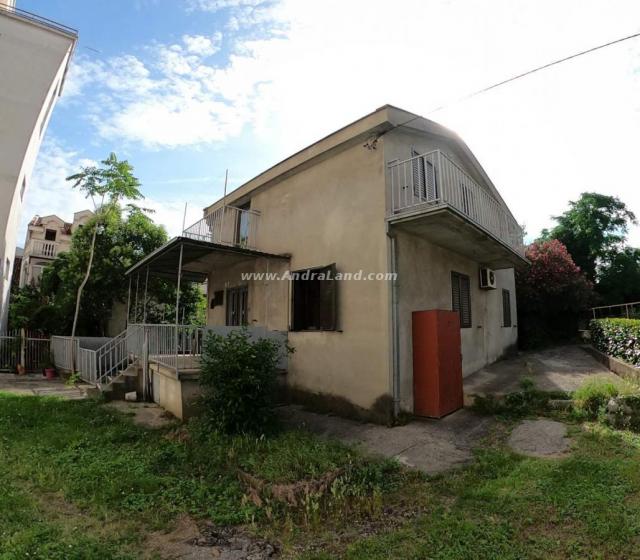 KLEINES FAMILIENHAUS ZU VERKAUFEN, PODGORICA