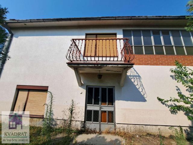 Kuća, Seosko domaćinstvo sa kućom 150 m2 , 2 ha -Veliko polje, Obrenovac - 200. 000€