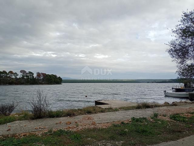 ŠIBENIK, RASLINA - Dvije kuće s potencijalom