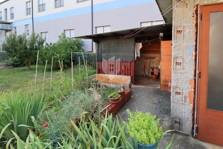 Gelegenheit! Wohnung im Erdgeschoss mit Garten, erste Reihe zum Meer!