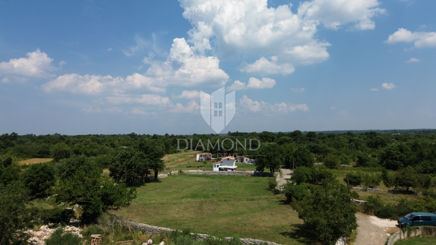 Svetvinčenat, surroundings, land with building permit