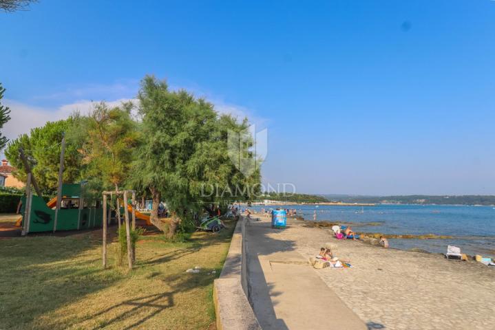 Gelegenheit in Novigrad! Zimmer mit Zugang zum Strand!