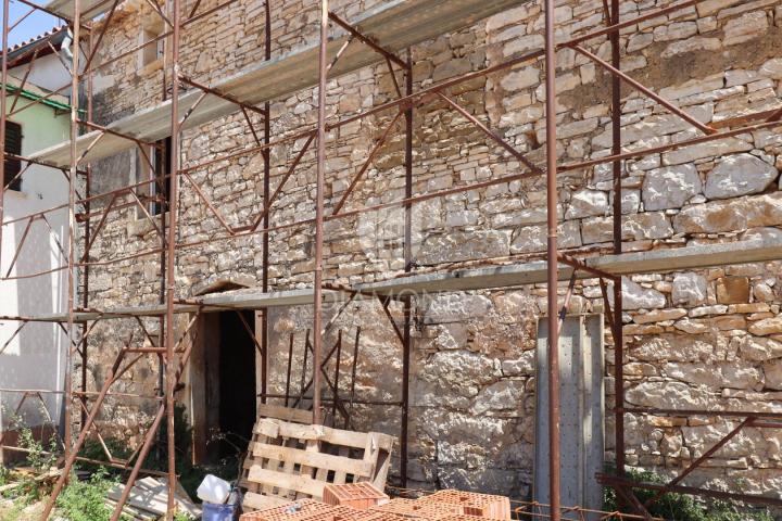 Gelegenheit! Steinhaus zur Anpassung in der Nähe von Buje!