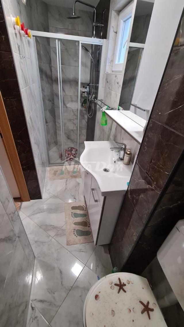 Apartman u prizemlju 100 metara do mora. 