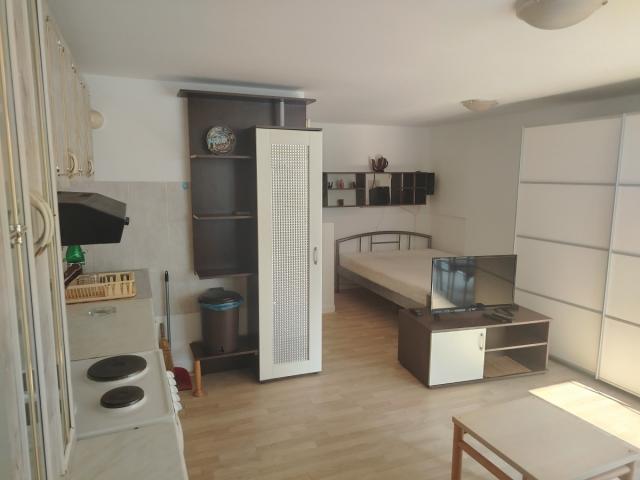 Garsonjera 24m2 Beograd, Cerak