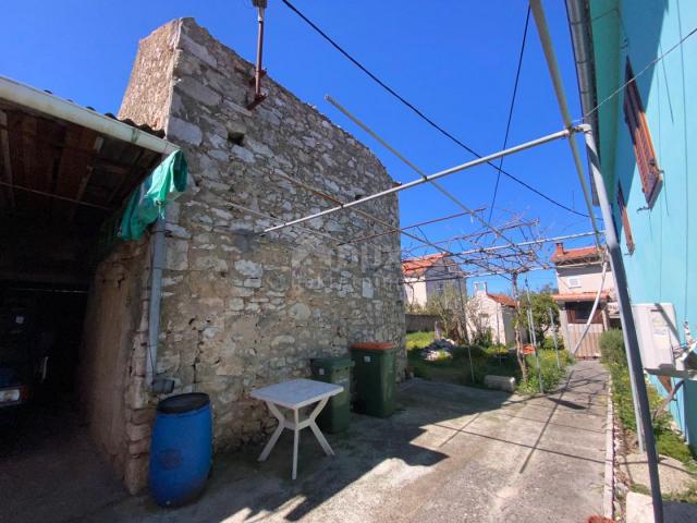 UGLJAN, POLJANA - Stone house for adaptation near the sea