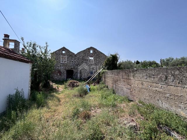 UGLJAN, POLJANA - Stone house for adaptation near the sea