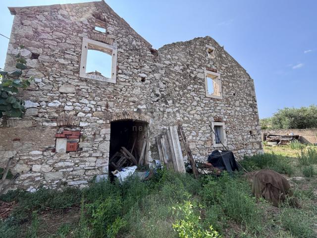 UGLJAN, POLJANA - Stone house for adaptation near the sea