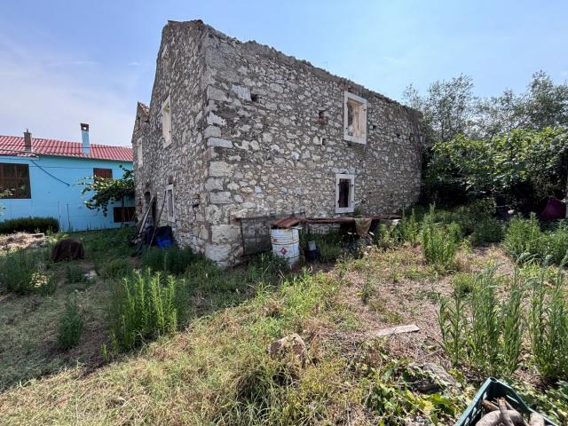 UGLJAN, POLJANA - Stone house for adaptation near the sea