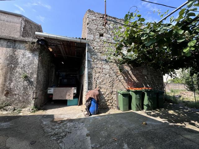 UGLJAN, POLJANA - Stone house for adaptation near the sea