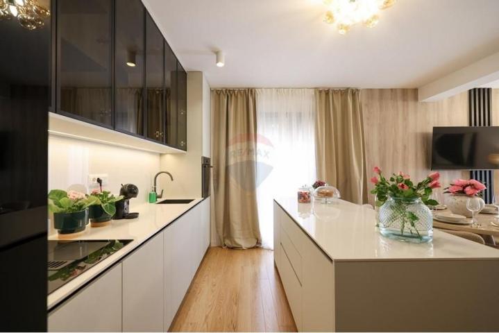 LUKSUZNI PENTHOUSE S KROVNOM TERASOM