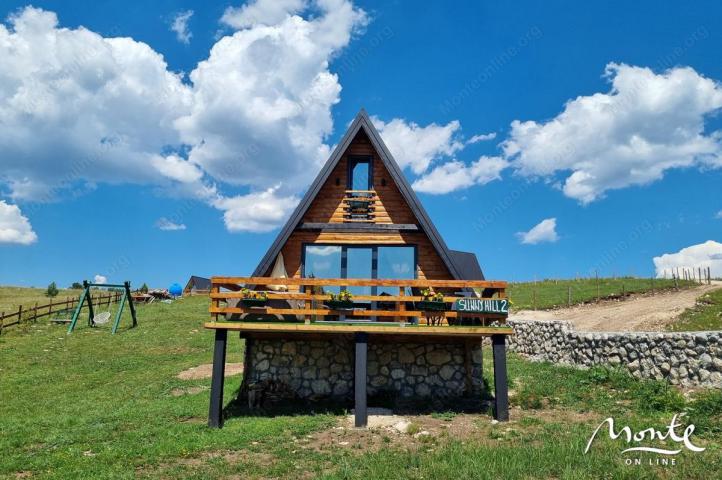 Nova dvospratna kuća sa terasom, đakuzijem i pogledom na planinu na Žabljaku