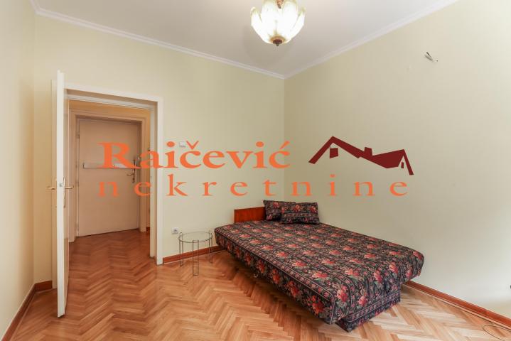 STARI GRAD CENTAR 69m2 , L , 900e