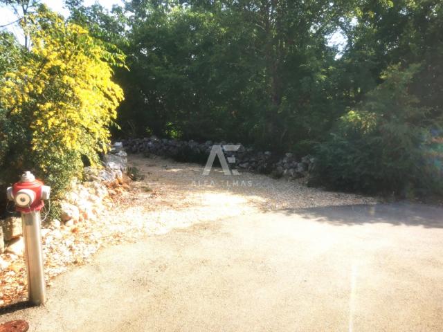 Krk, surroundings, building plot of 834m2 in a quiet location! ID 583