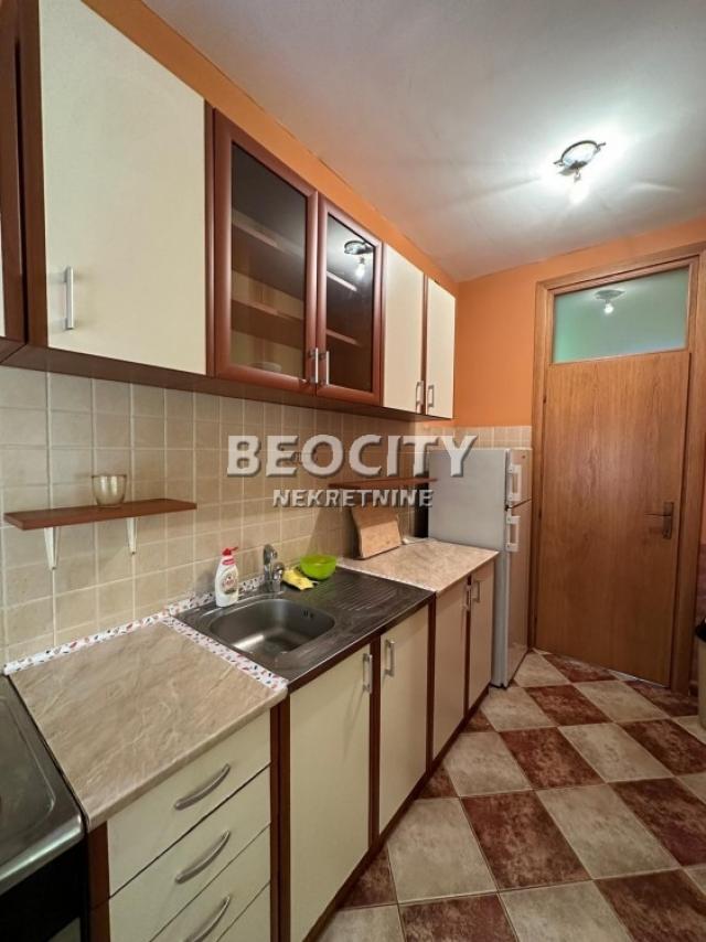 Voždovac, Lekino brdo, Banjalučka, 3. 0, 69m2, 600EUR