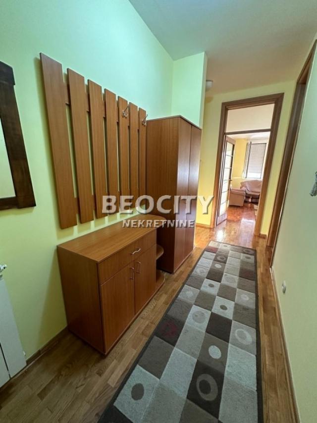 Voždovac, Lekino brdo, Banjalučka, 3. 0, 69m2, 600EUR