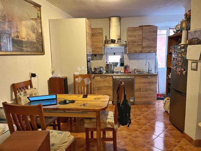 HAUS AUF 4 ETAGEN IM ALTEN KERN VON ROVINJ