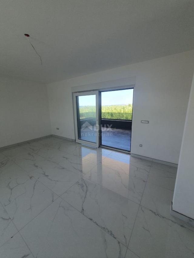 ZADAR, PRIVLAKA - New construction! Superb penthouse only 140 meters from the beach with an irresist