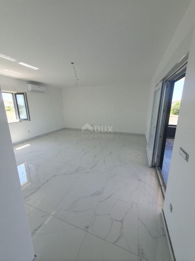 ZADAR, PRIVLAKA - New construction! Superb penthouse only 140 meters from the beach with an irresist