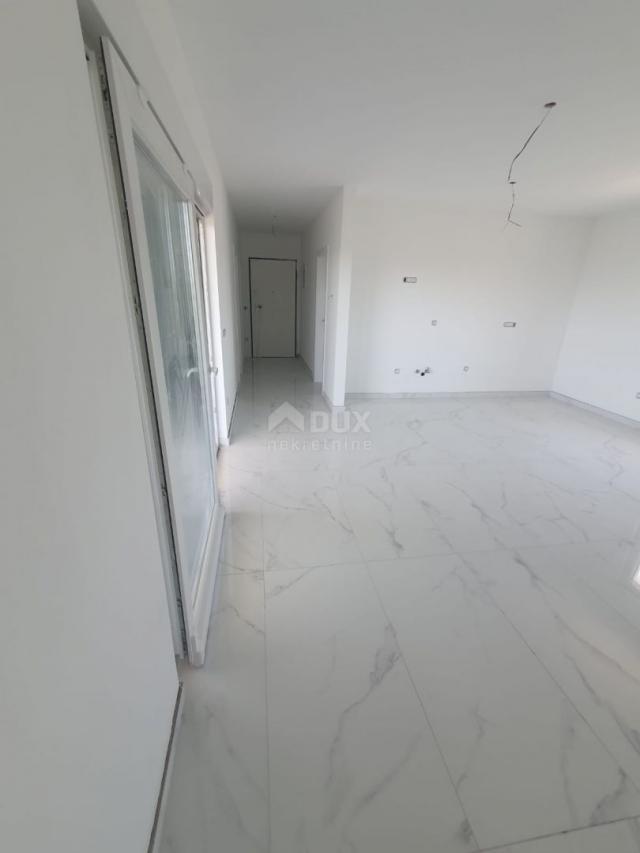 ZADAR, PRIVLAKA - New construction! Superb penthouse only 140 meters from the beach with an irresist