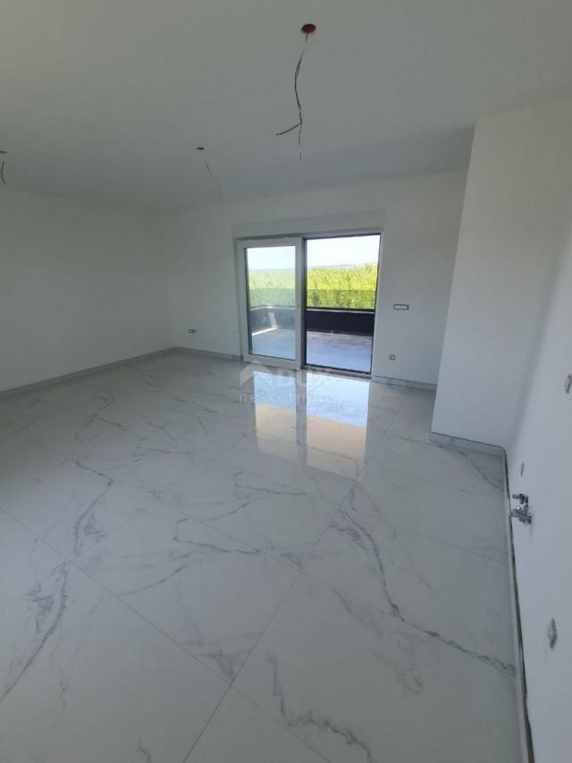 ZADAR, PRIVLAKA - New construction! Superb penthouse only 140 meters from the beach with an irresist