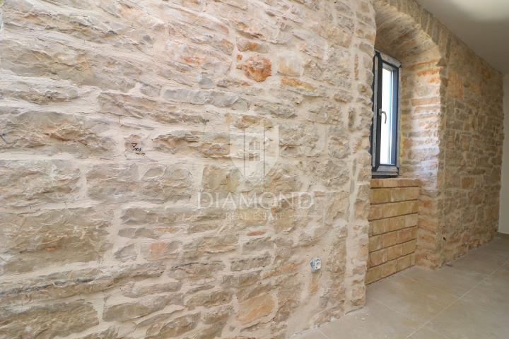 Barban, central Istria, renovated stone house with swimming pool