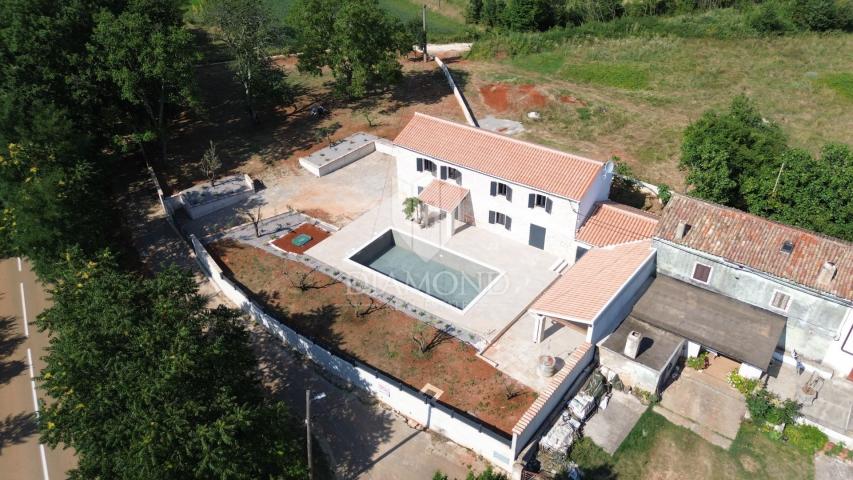 Barban, central Istria, renovated stone house with swimming pool