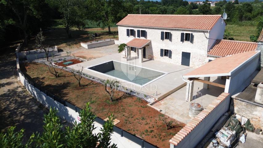 Barban, central Istria, renovated stone house with swimming pool