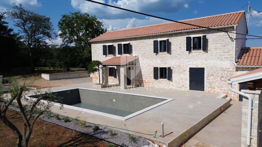 Barban, central Istria, renovated stone house with swimming pool