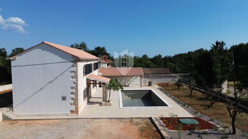 Barban, central Istria, renovated stone house with swimming pool